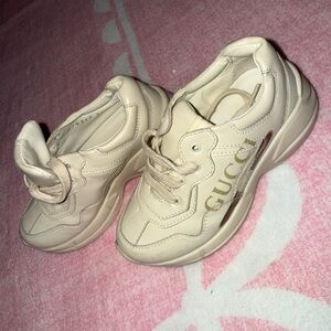 Gucci Cream Leather Kids Sneakers with Gold Logo